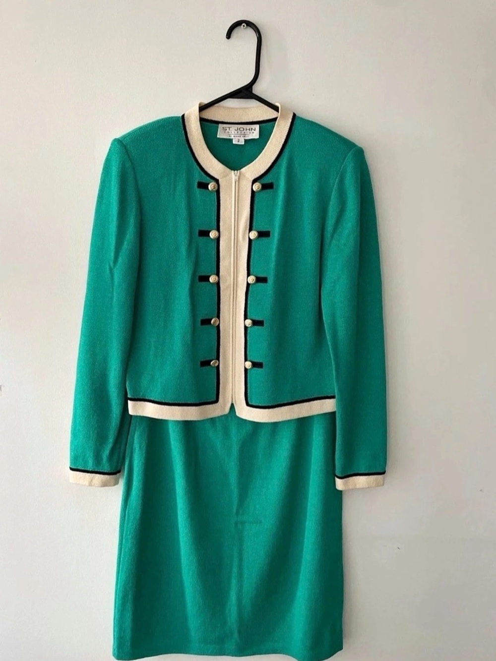 St. John Collection Green & Cream Knit Skirt Suit Size 2 ( skirt size 6)